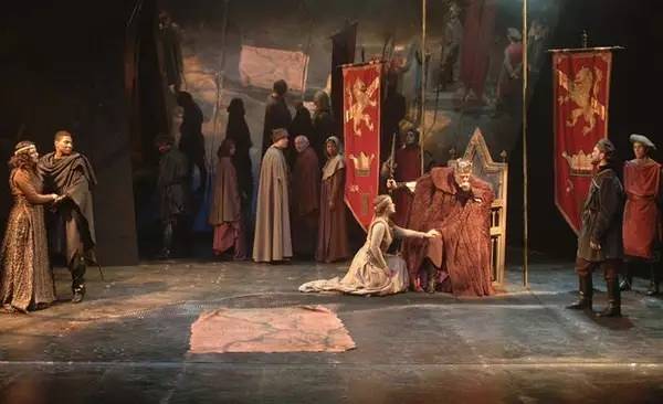 爱上莎士比亚， 走上这个舞台， 你才知道怎么去爱。